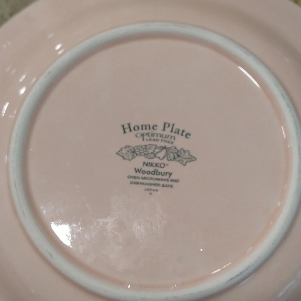 Vintage Nikko Woodbury peach/ pink majolica plate 8